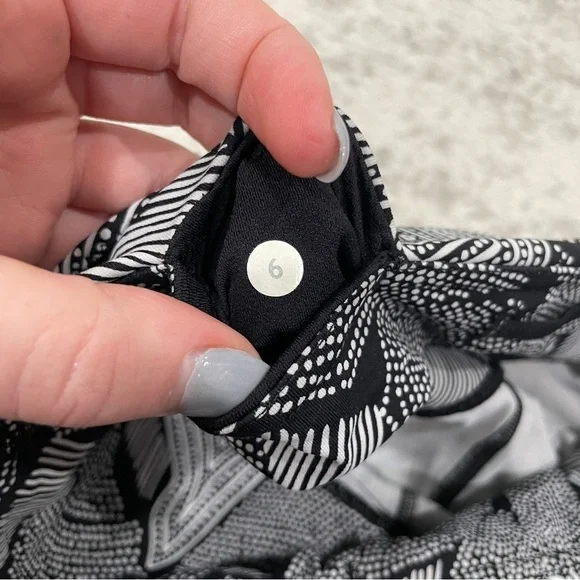 Lululemon Goal Crusher 7/8 Tight in Dottie Tribe White Black / Black - Picture 13 of 16
